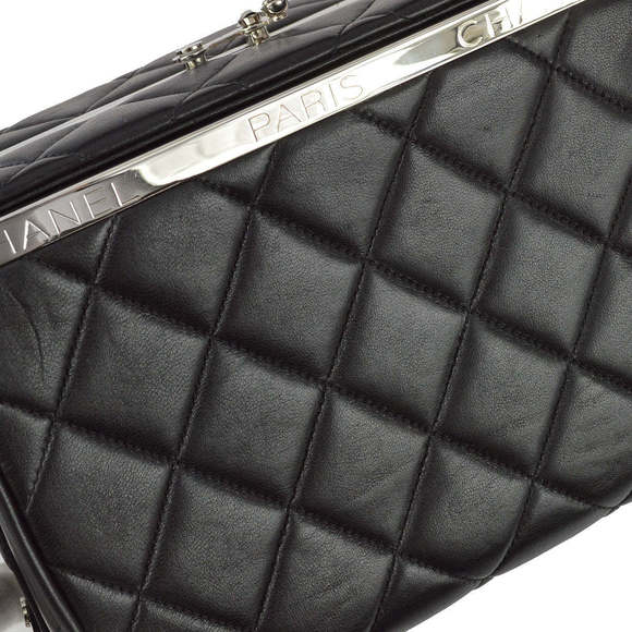 CHANEL Black Lambskin Handbag 120571 - Picture 3 of 10